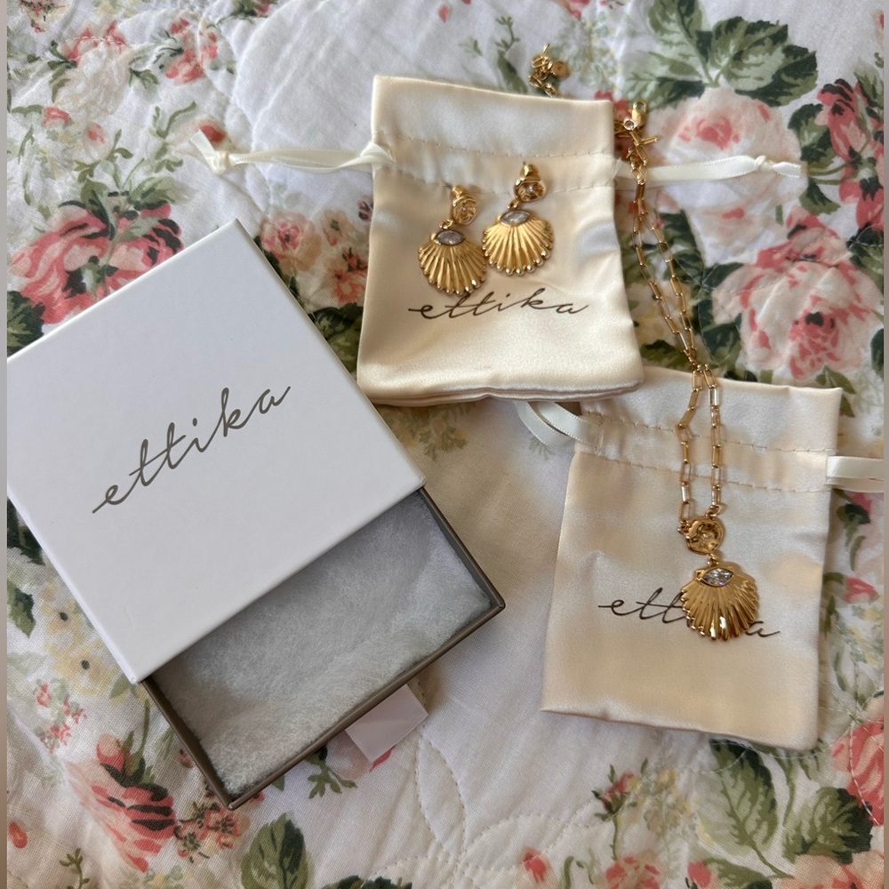 Ettika 18k Gold plated Shell Pendant Necklace and earring set. Brand new.
